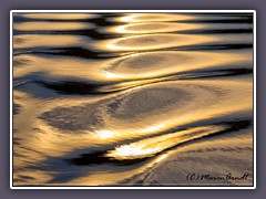 Goldenes Wasser