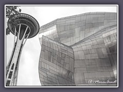 MoPop und Space Needle - dicht beieinander