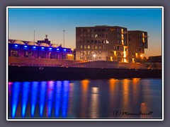 Überseestadt - das Kranhaus zur blauen Stunde