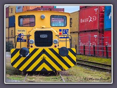 Die alte Lokomotive im Holzhafen vor dem Kaffee Hag Gebäude Ensemble