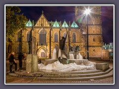 Neptunbrunnen mit viel Schaum