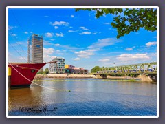 Wesertower  - GOP und Steigenberger Hotel an der Weser Eisenbahnbrücke