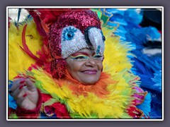 Die Gruppe Alegria aus Bremen im Papageienlook