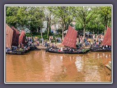 Torfkahnarmada im Findorffhafen