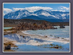 Mono Lake - vor großer Bergkulisse