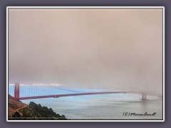 Die Brücke im Nebel