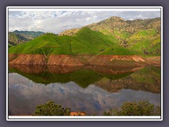 Frühling am Lake Kaweah Staudamm