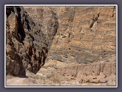 Steile Felswände im Titus Canyon