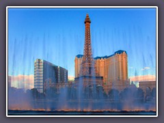 Blick auf das Hotel Paris durch die Fountains of Bellagi