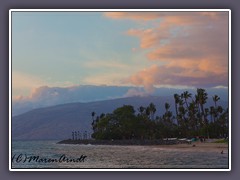 Abendwolken über dem Kalama Beach Park in Kihei 