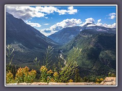 Blick hinunter auf die Going to the Sun Road