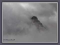 Gipfel im Nebel