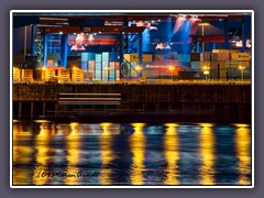 Hamburg - Nachtarbeit im Hafen