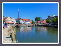 Husum - buntes Treiben am Hafen