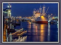 Cap San Diego an den Landungsbrücken 