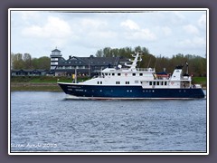 Hanse Explorer passiert Hotel  Meyer Farge