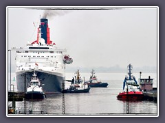 QE 2 in Bremerhaven