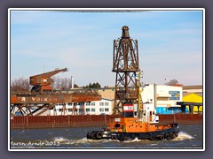 Schubschlepper Greif vor dem alten Kran des Bremer Vulkans