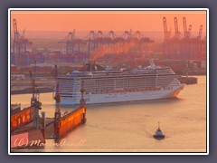 Splendida leaving Hamburg