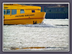 Volle Fahrt durch das Elbeis