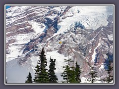 Hübschrauber versorgen die Bergcamps