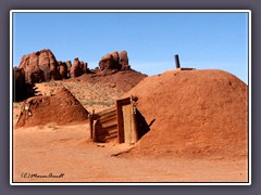Monument Valley - Navajo Hogan