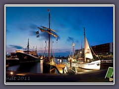 Blaue Stunde im Schaufenster Fischereihafen