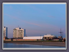 Skyline mit Radarturm und Geestemündung