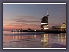 Sundown an der Weser vor Bremerhaven s Skyline