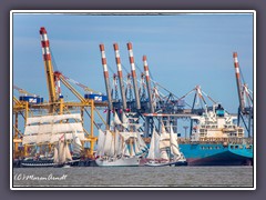 Vorbei an der Container Pier