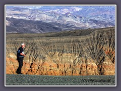 Ubehebe Crater misst 722 Meter im Durchmesser und ist 237 Meter tief